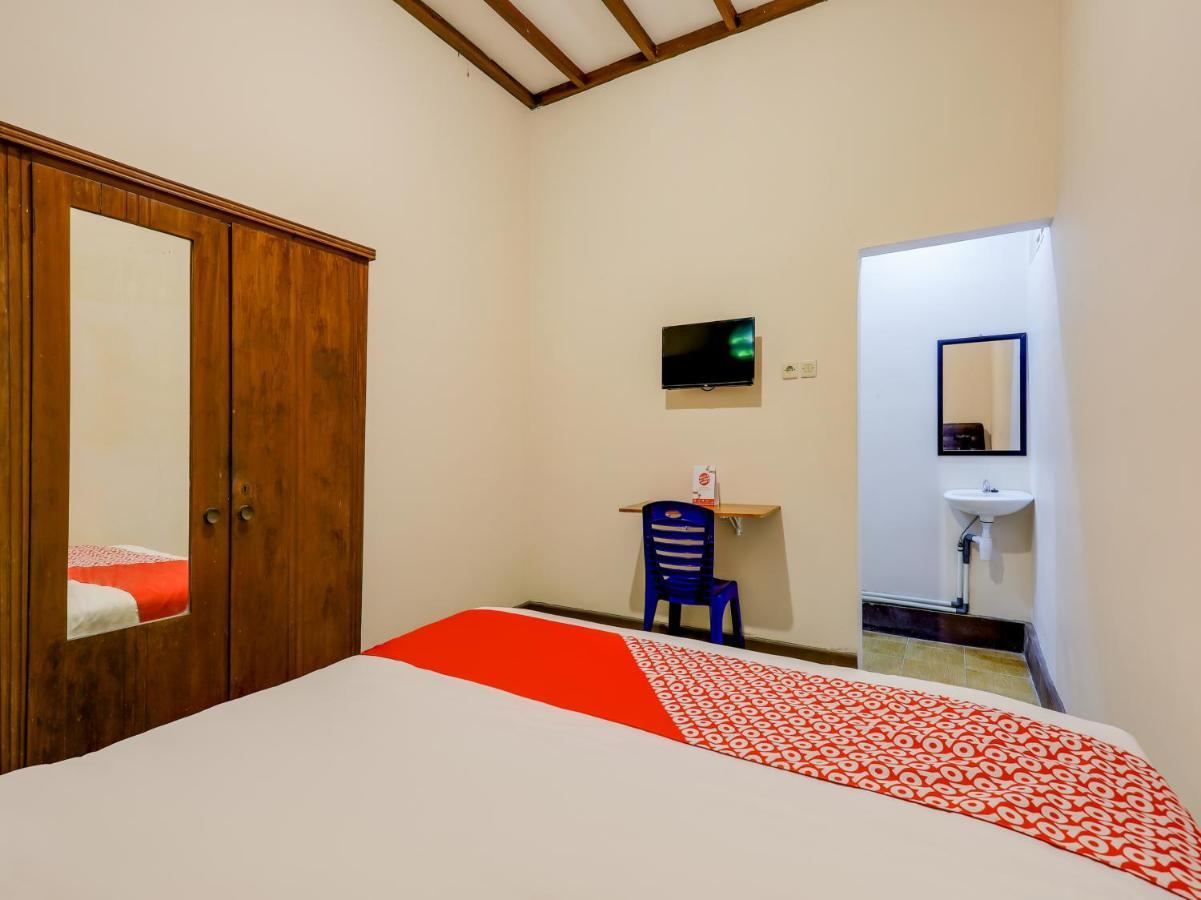 Oyo 90095 Indah Homestay Syariah Kejayan Exteriör bild