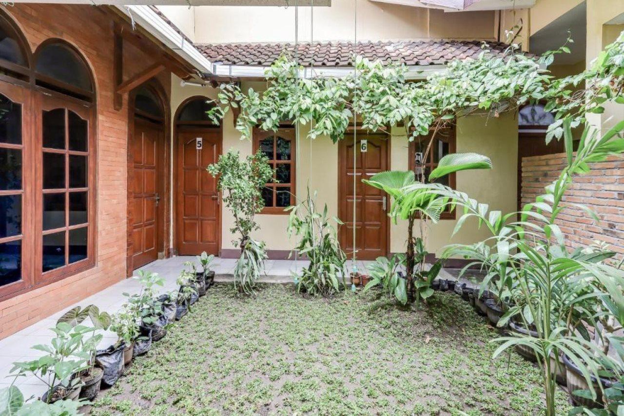 Oyo 90095 Indah Homestay Syariah Kejayan Exteriör bild