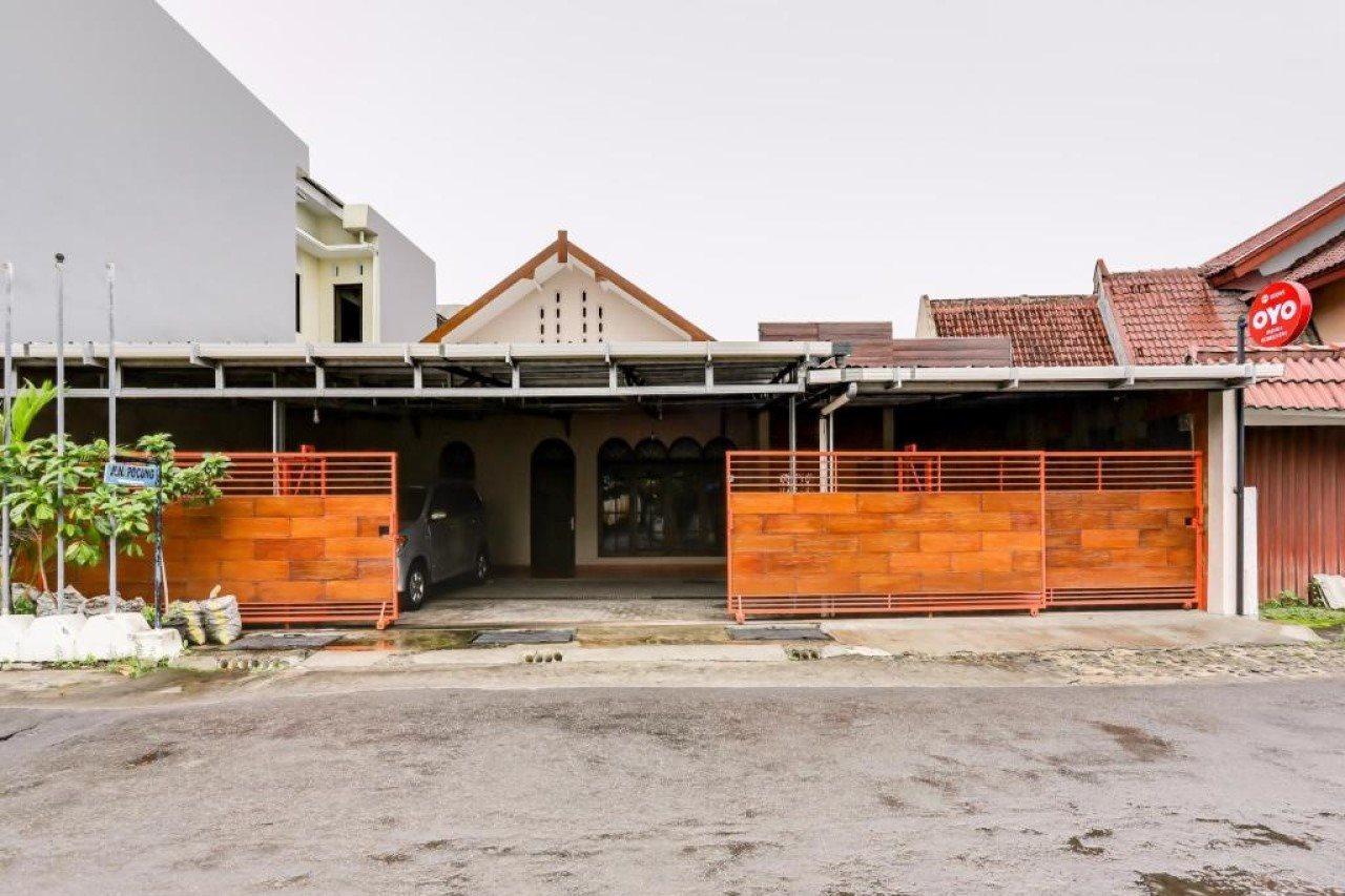 Oyo 90095 Indah Homestay Syariah Kejayan Exteriör bild